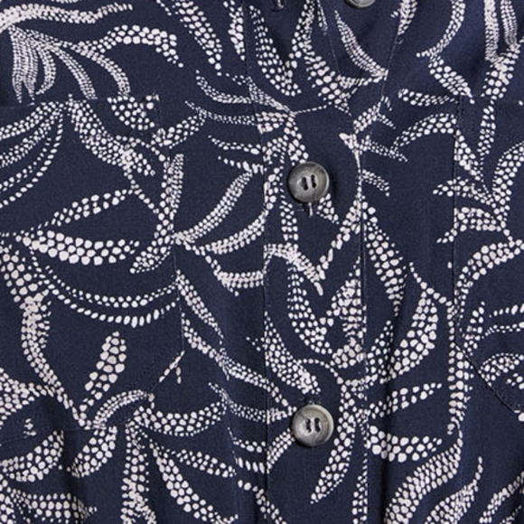 EVEREVE NWT Navy White Ivy Palm Print Button Front Collared Jumper - Picture 2 of 5